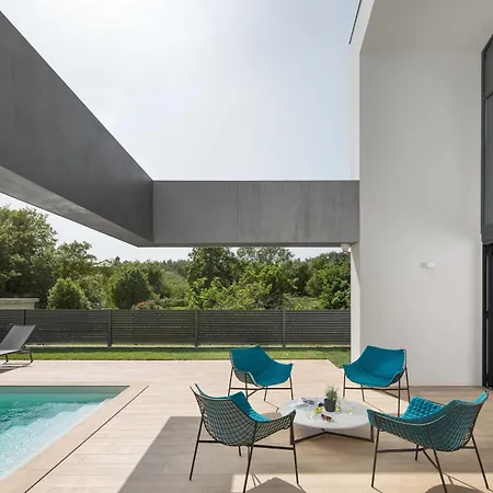 Eden Villa *
